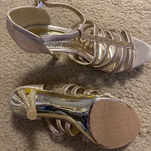 Women’s size 8 heels